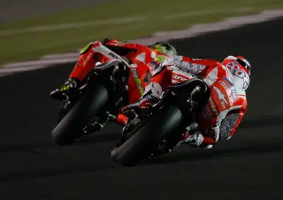 MotoGP. Test Qatar, Day 1. Le Ducati di Iannone e Dovizioso davanti