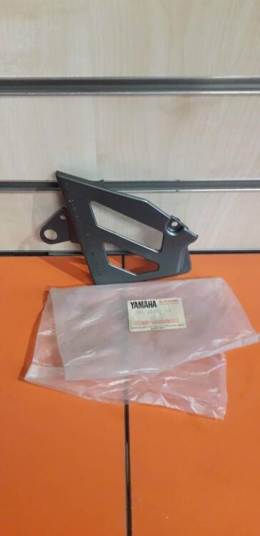 Coperchio pignone Yamaha TT/XT 600 2WK154210000