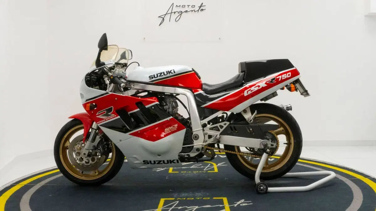 Suzuki GSX R 750 (1990) (9)