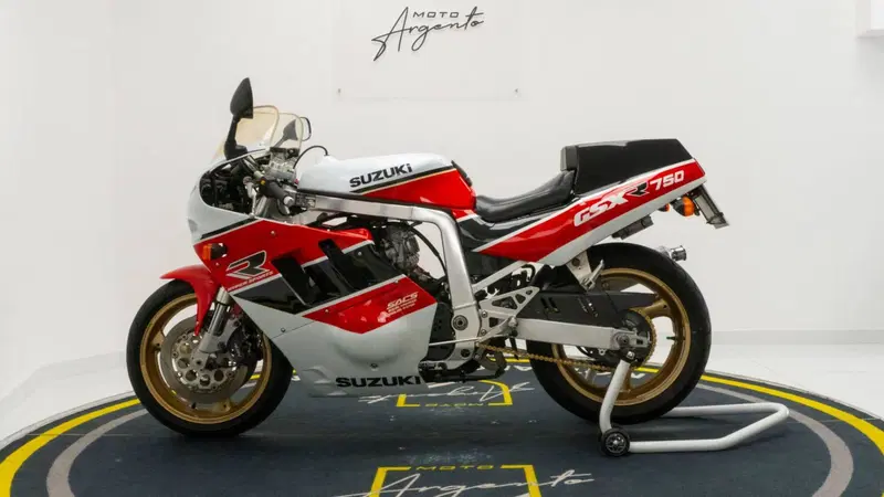 Suzuki GSX R 750 (1990) (9)