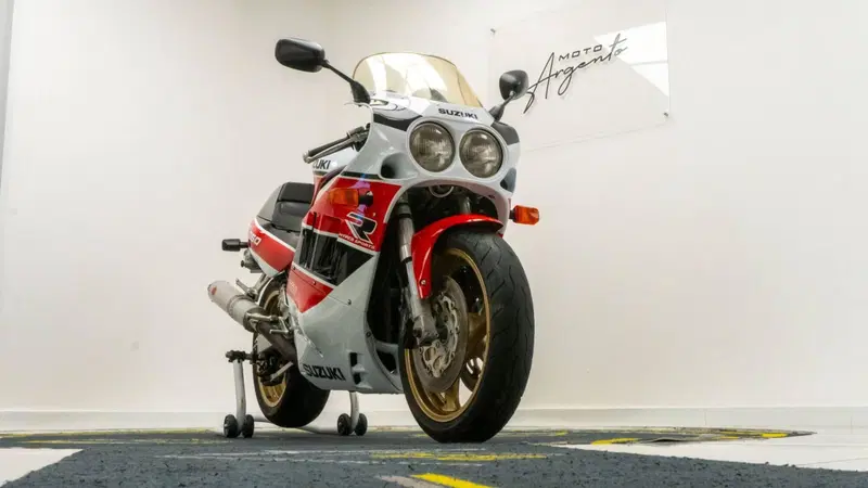 Suzuki GSX R 750 (1990) (14)
