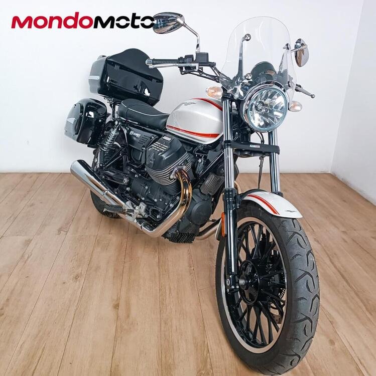 Moto Guzzi V9 Bobber (2016 - 18) (2)