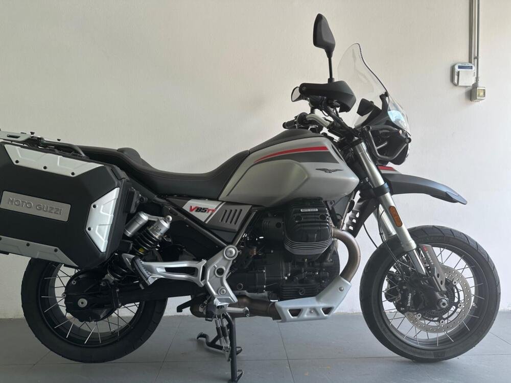 Moto Guzzi V85 TT Travel (2021 - 23)