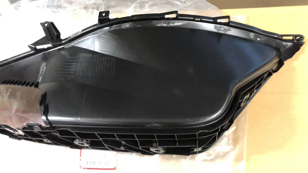 PEDANA SINISTRA HONDA PCX. CODICE 64321K35V00ZA (2)