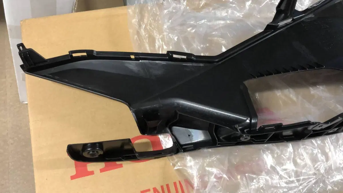 PEDANA SINISTRA HONDA PCX. CODICE 64321K35V00ZA (4)