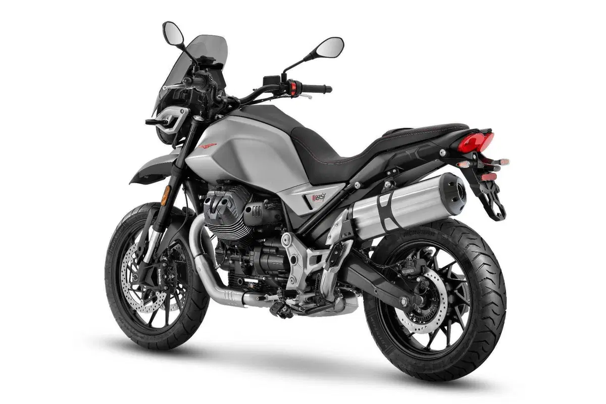 Moto Guzzi V85 TT 2024 TEST [VIDEO & GALLERY] (5)
