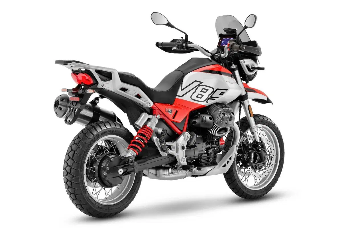 Moto Guzzi V85 TT 2024 TEST [VIDEO & GALLERY] (4)