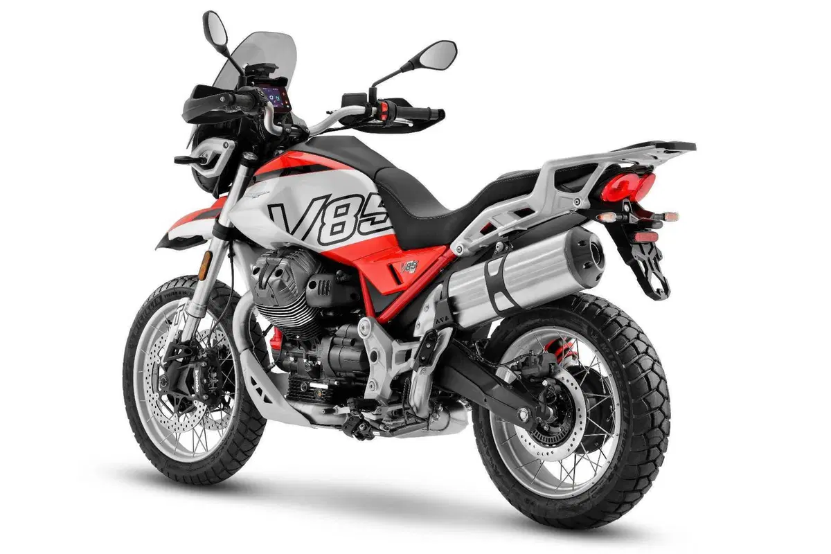 Moto Guzzi V85 TT 2024 TEST [VIDEO & GALLERY] (5)