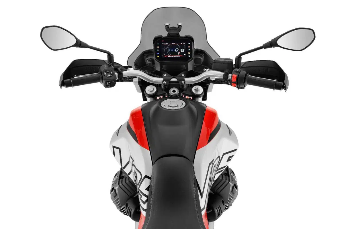 Moto Guzzi V85 TT 2024 TEST [VIDEO & GALLERY] (9)