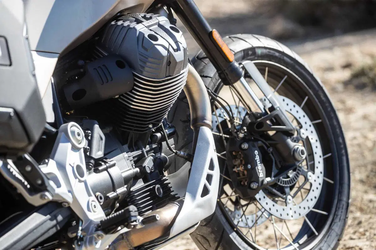 Moto Guzzi V85 TT 2024 TEST [VIDEO & GALLERY] (6)