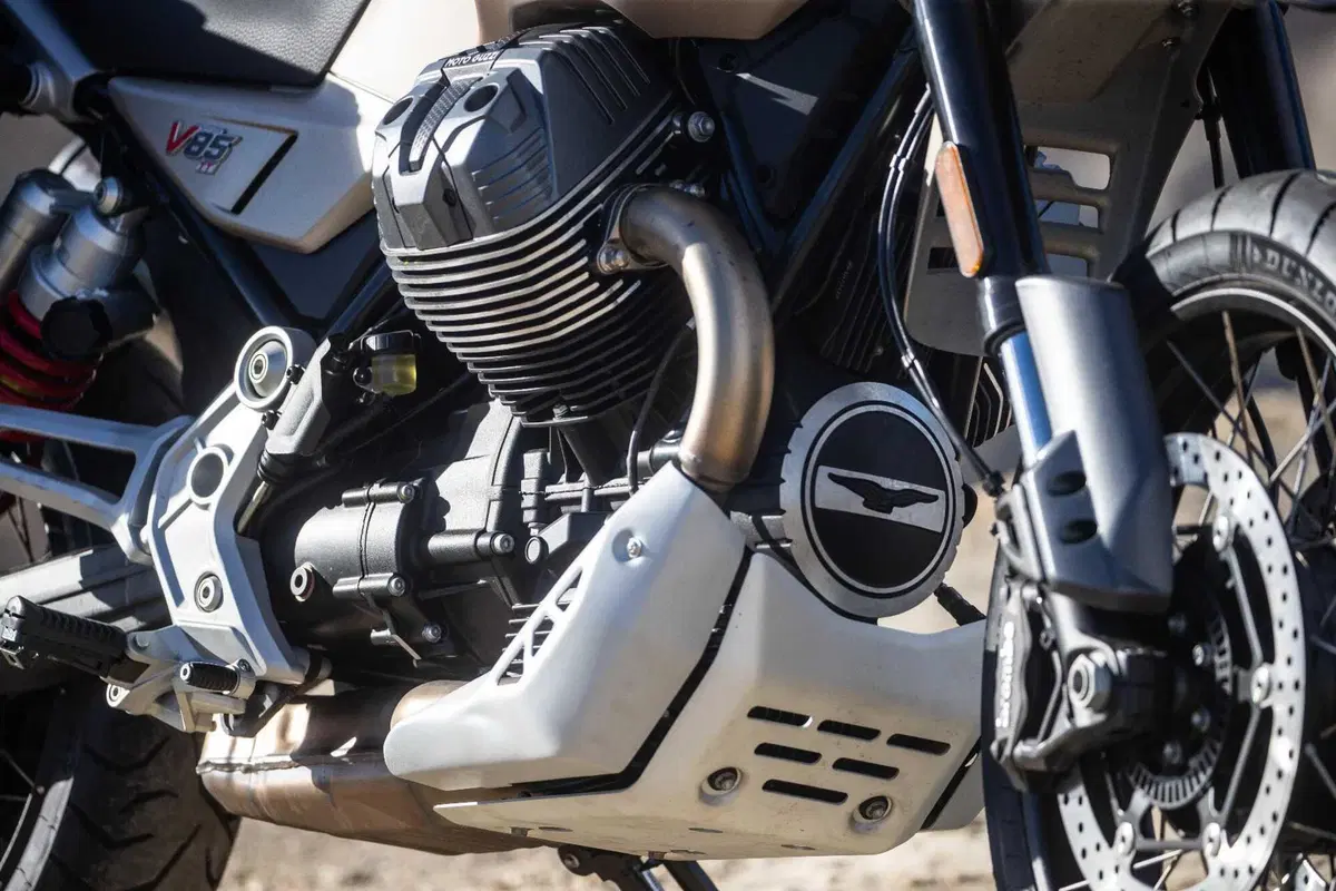 Moto Guzzi V85 TT 2024 TEST [VIDEO & GALLERY] (7)