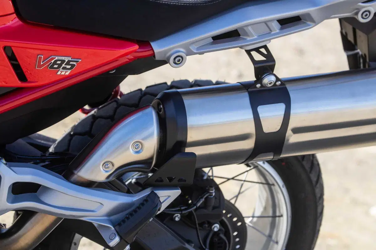 Moto Guzzi V85 TT 2024 TEST [VIDEO & GALLERY] (9)