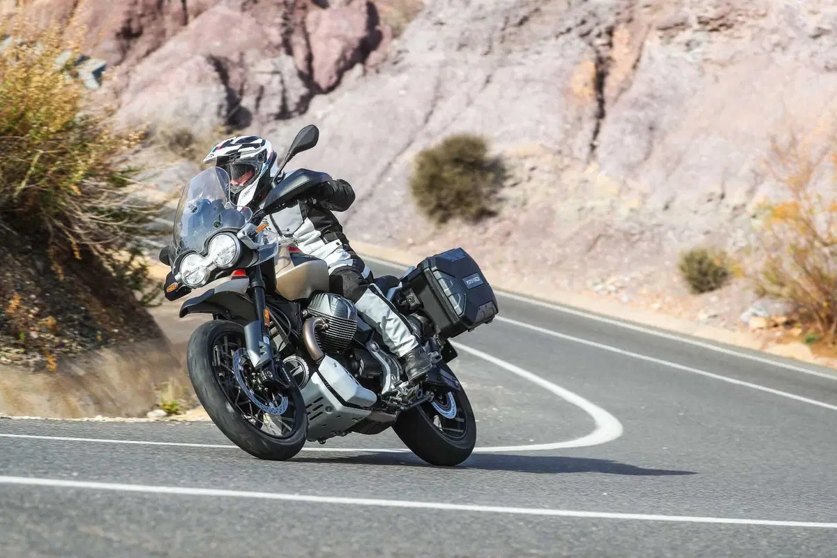 Moto Guzzi V85 TT 2024 TEST [VIDEO & GALLERY] (3)