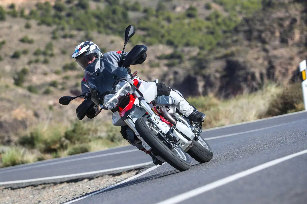 Moto Guzzi V85 TT 2024 TEST [VIDEO & GALLERY] (4)