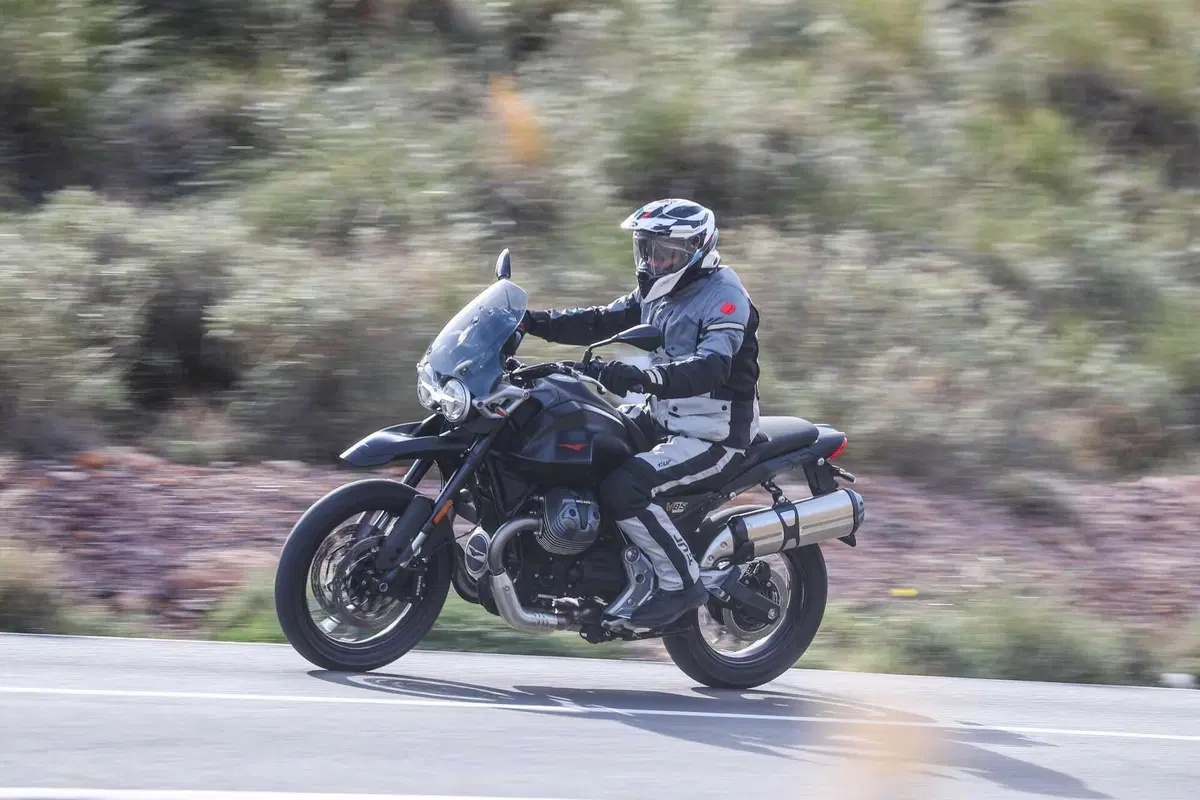 Moto Guzzi V85 TT 2024 TEST [VIDEO & GALLERY] (5)