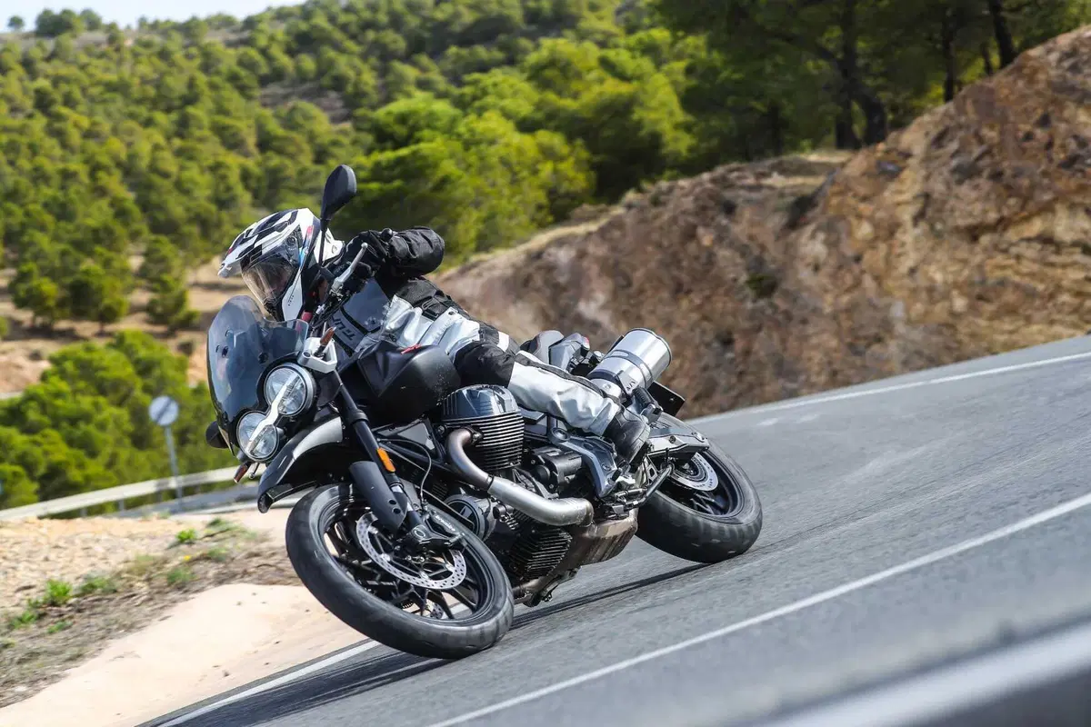 Moto Guzzi V85 TT 2024 TEST [VIDEO & GALLERY] (8)