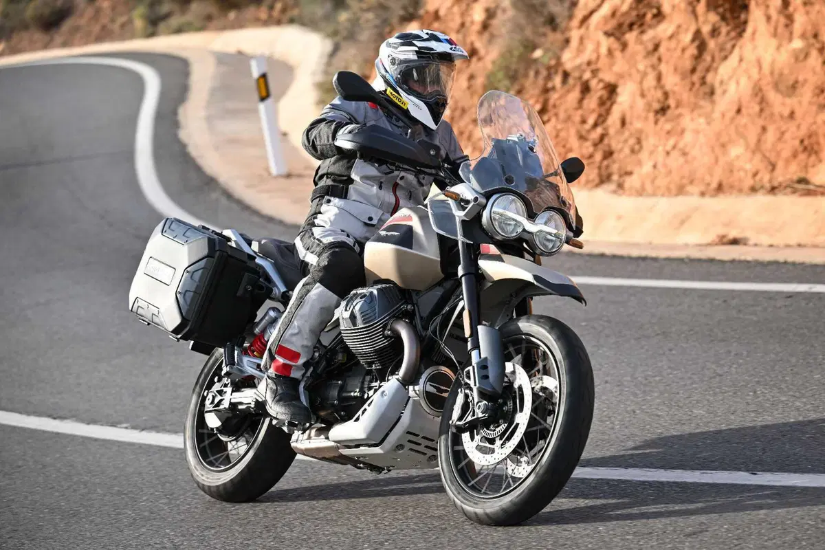 Moto Guzzi V85 TT 2024 TEST [VIDEO & GALLERY] (10)