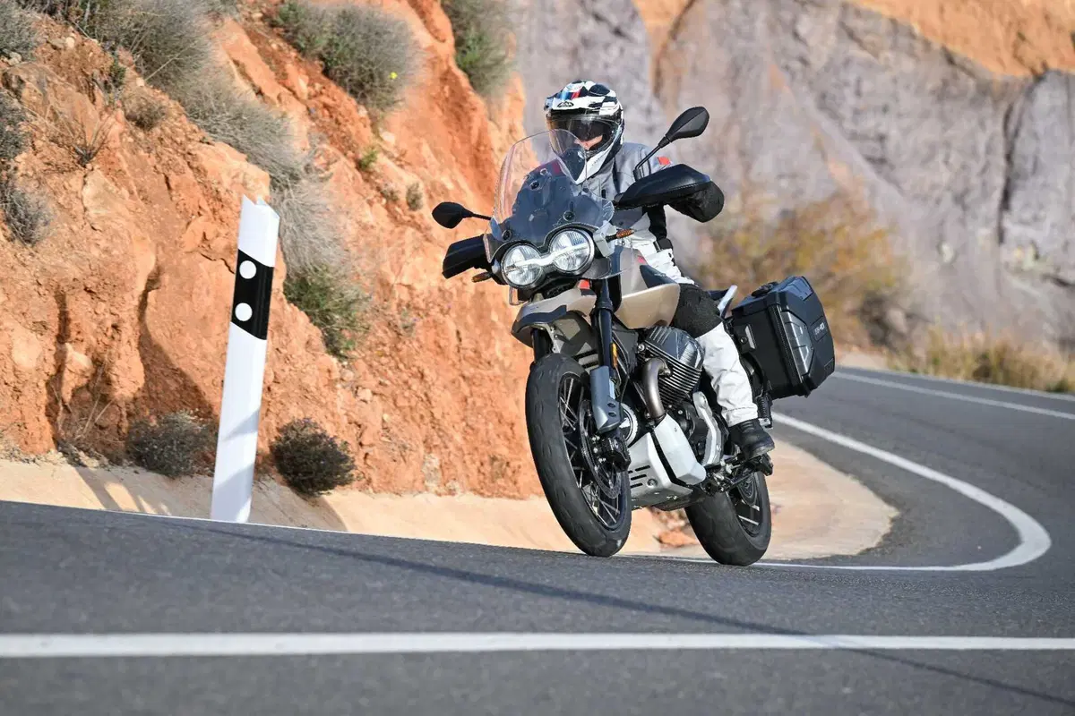 Moto Guzzi V85 TT 2024 TEST [VIDEO & GALLERY] (12)