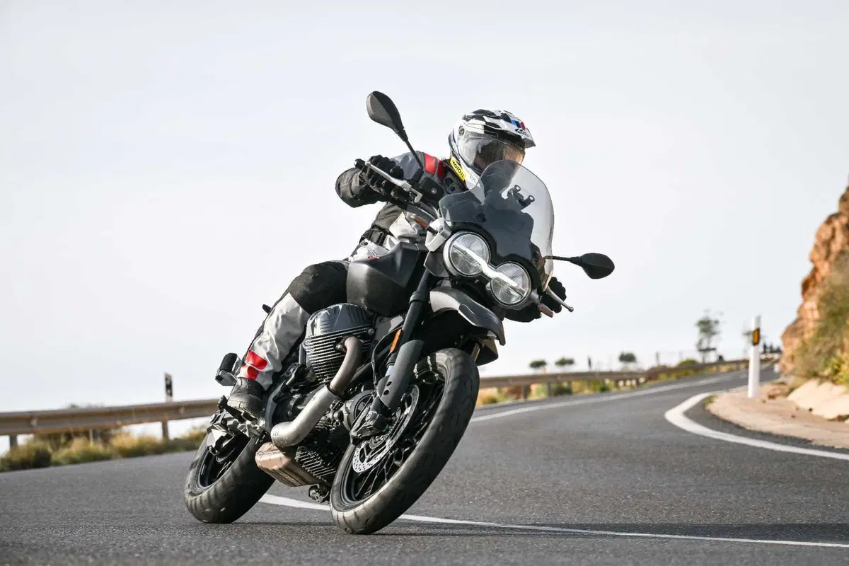 Moto Guzzi V85 TT 2024 TEST [VIDEO & GALLERY] (13)