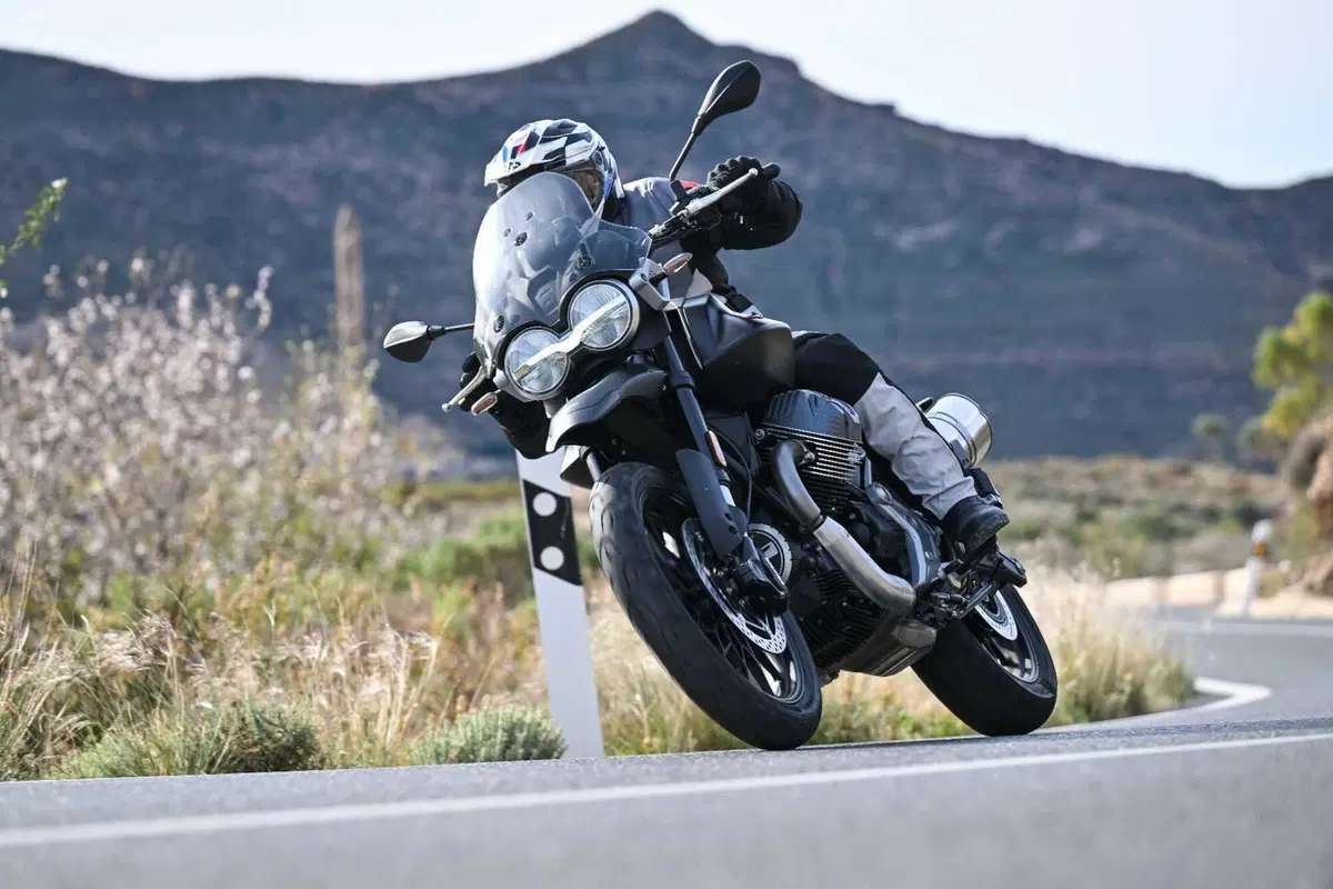 Moto Guzzi V85 TT 2024 TEST [VIDEO & GALLERY] (15)