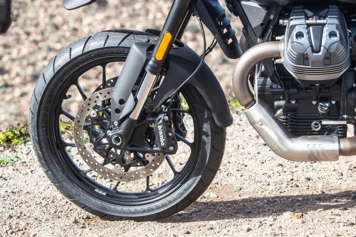 Moto Guzzi V85 TT 2024 TEST [VIDEO & GALLERY] (2)