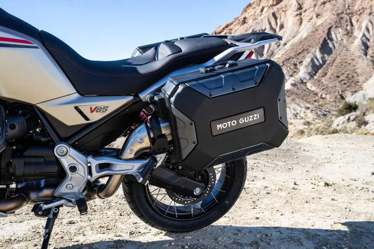 Moto Guzzi V85 TT 2024 TEST [VIDEO & GALLERY] (5)