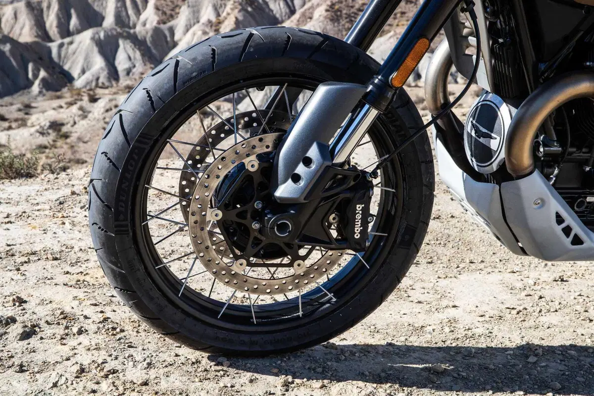 Moto Guzzi V85 TT 2024 TEST [VIDEO & GALLERY] (8)