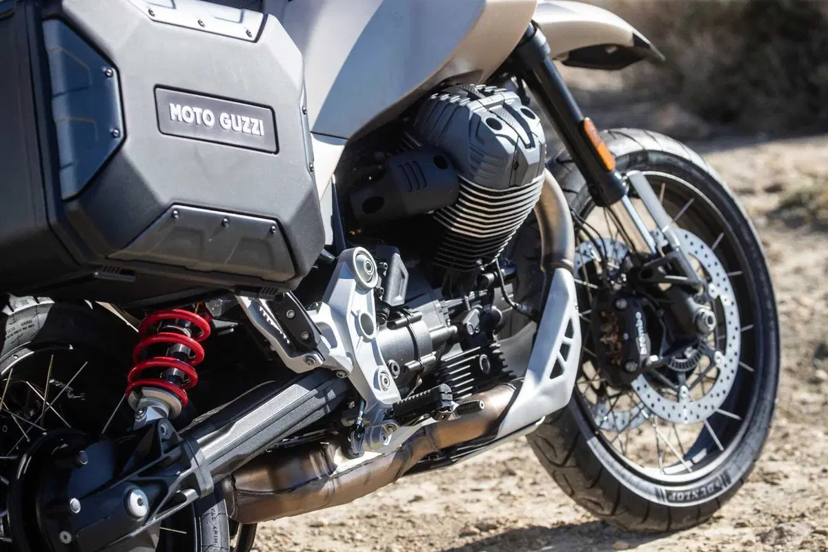 Moto Guzzi V85 TT 2024 TEST [VIDEO & GALLERY] (9)
