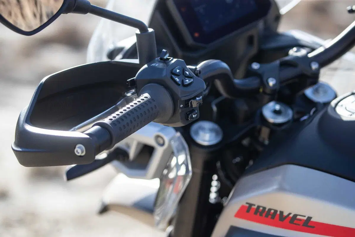 Moto Guzzi V85 TT 2024 TEST [VIDEO & GALLERY] (12)