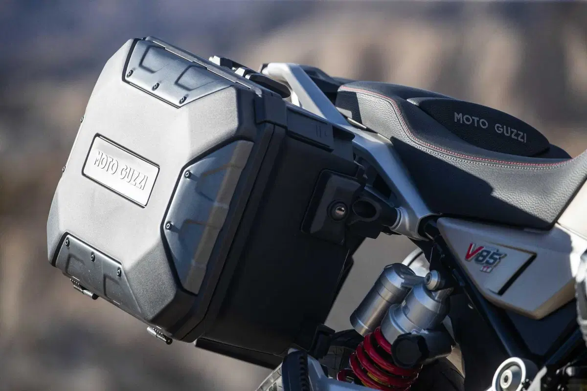 Moto Guzzi V85 TT 2024 TEST [VIDEO & GALLERY] (15)