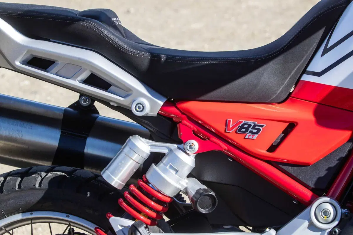 Moto Guzzi V85 TT 2024 TEST [VIDEO & GALLERY] (18)