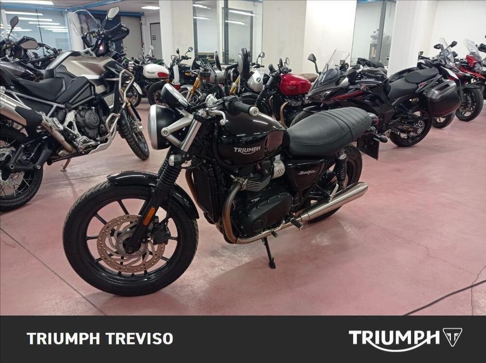Triumph Street Twin 900 (2016) (2)