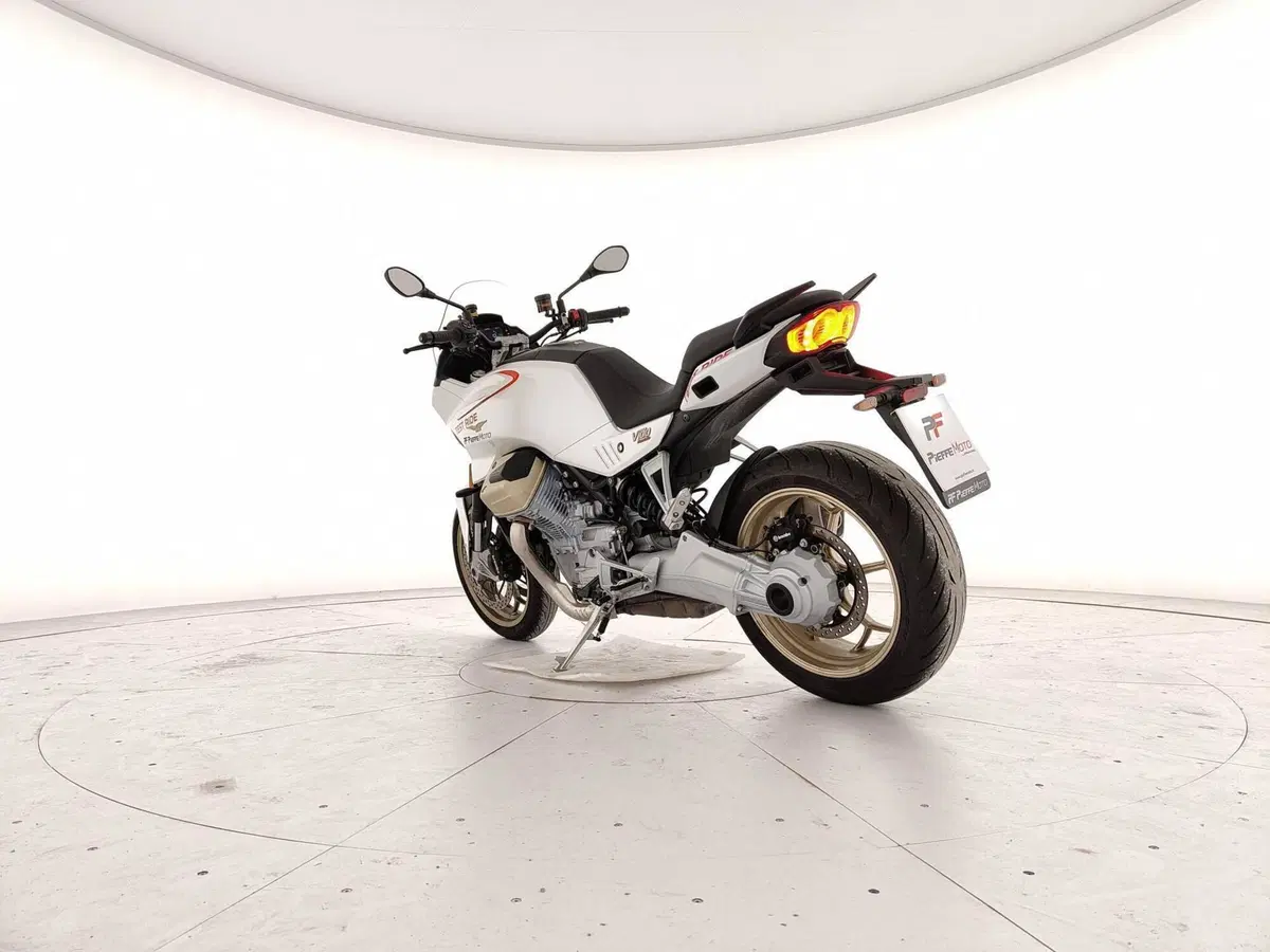 Moto Guzzi V100 Mandello (2022 - 24) (3)