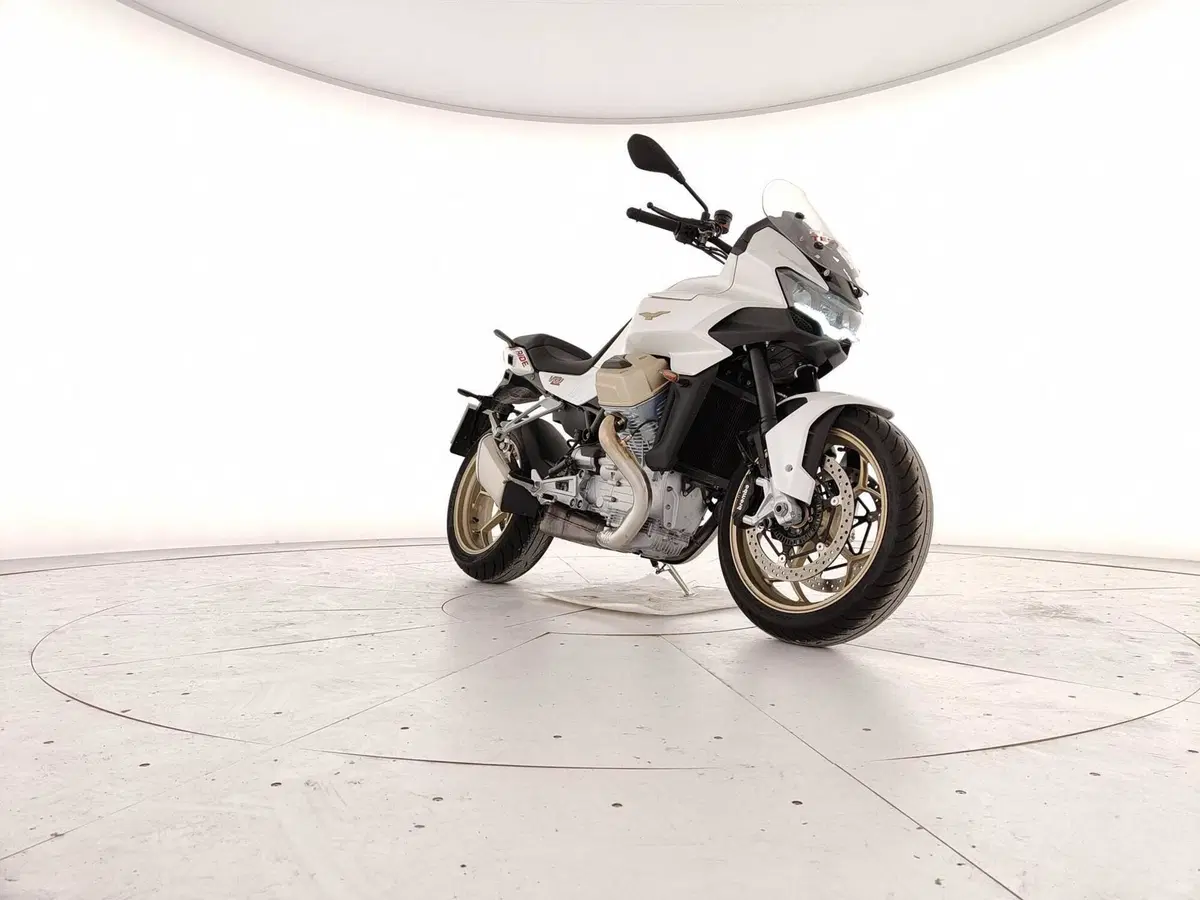 Moto Guzzi V100 Mandello (2022 - 24) (6)