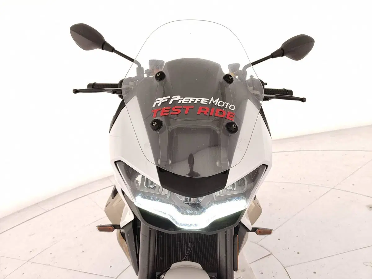 Moto Guzzi V100 Mandello (2022 - 24) (9)