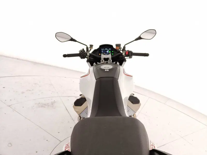 Moto Guzzi V100 Mandello (2022 - 24) (11)