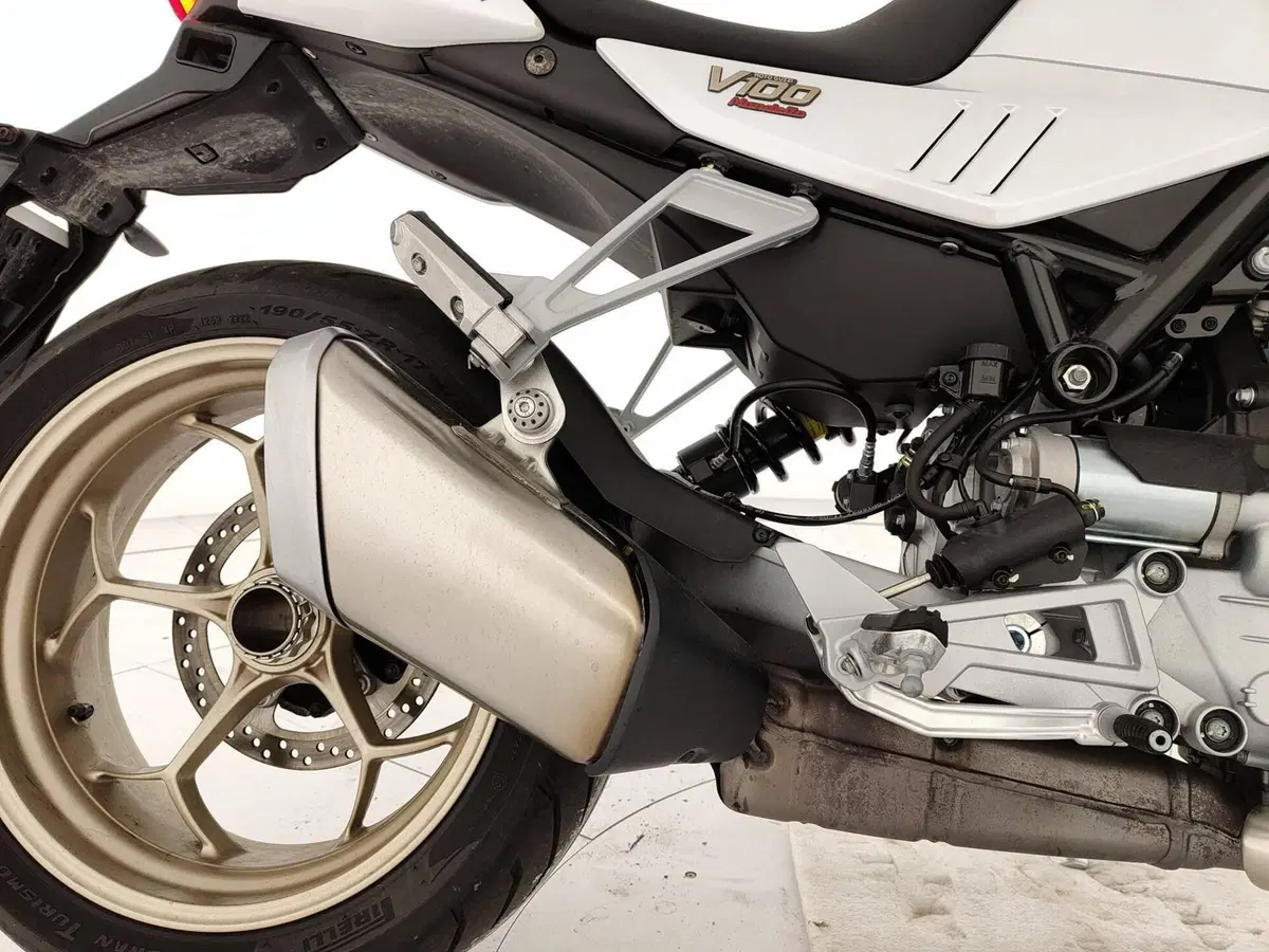 Moto Guzzi V100 Mandello (2022 - 24) (16)