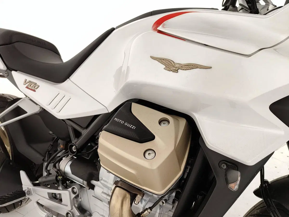 Moto Guzzi V100 Mandello (2022 - 24) (17)