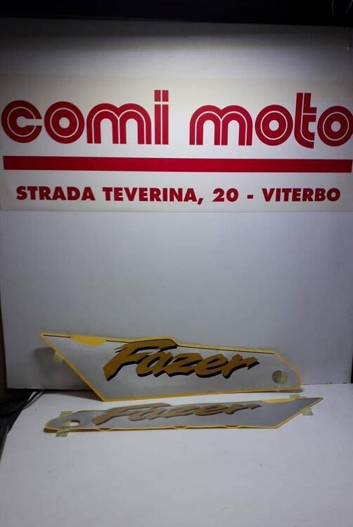 Adesivo Yamaha FZS Fazer 600 2000/01 5DM283901000 (2)