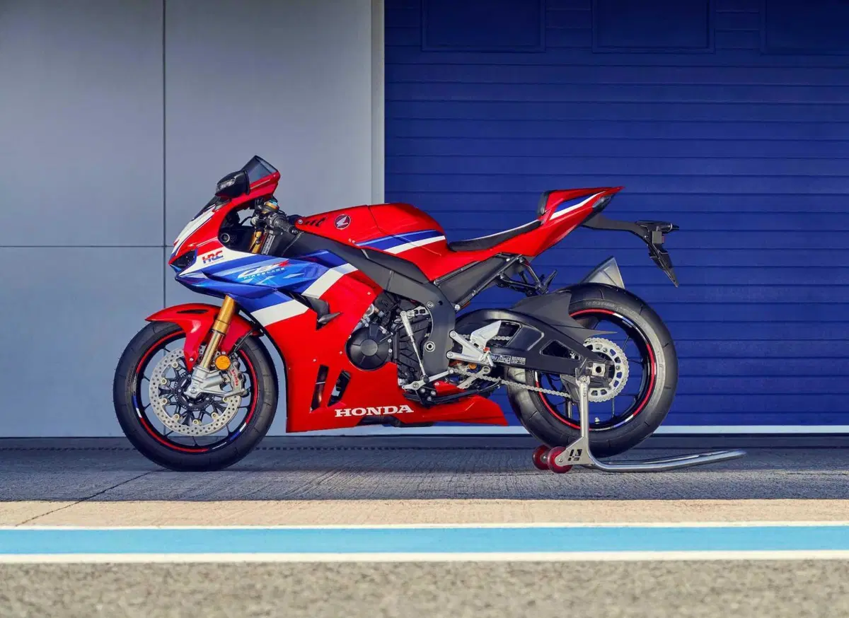 Honda CBR1000RR-R Fireblade: Evoluzione silenziosa (3)