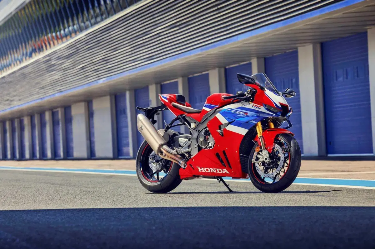 Honda CBR1000RR-R Fireblade: Evoluzione silenziosa (4)