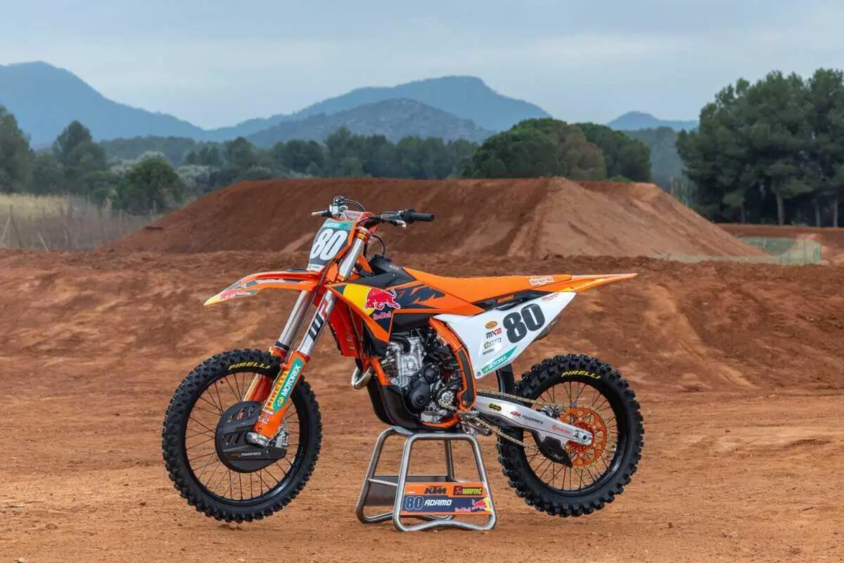 KTM 250 SX-F: la Adamo Edition, per celebrare il Mondiale 2023 in MX2