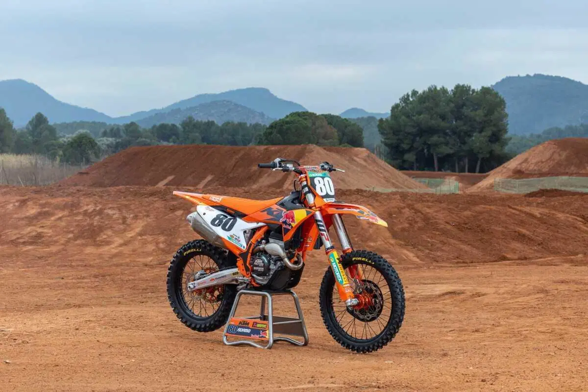 KTM 250 SX-F: la Adamo Edition, per celebrare il Mondiale 2023 in MX2 (3)