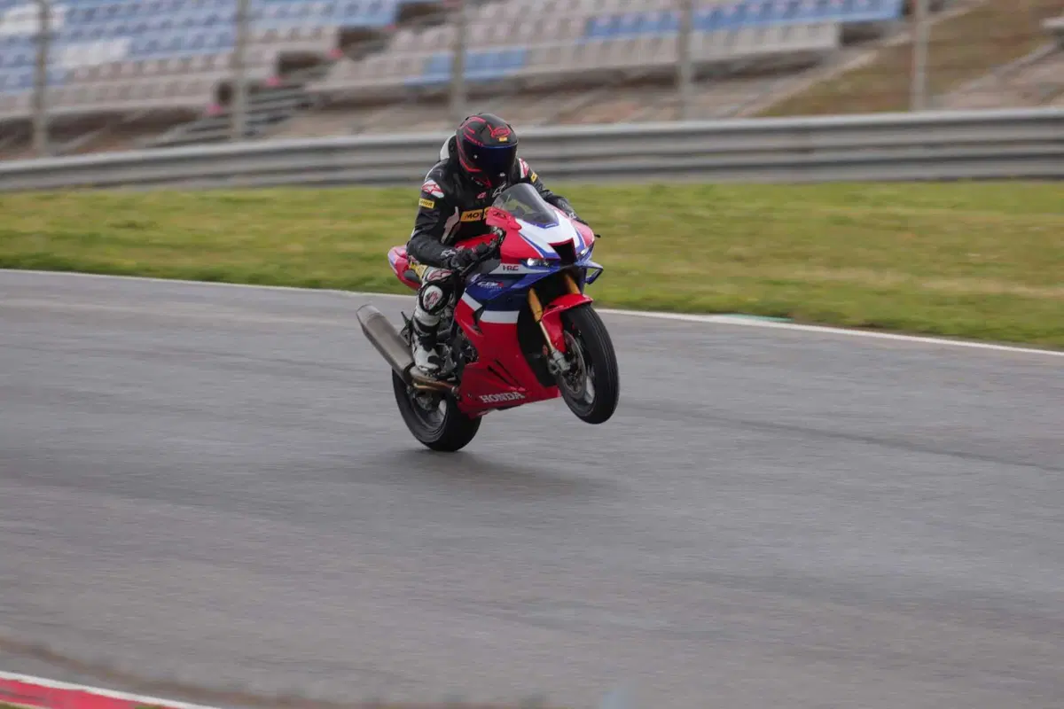 Honda CBR1000RR-R Fireblade: Evoluzione silenziosa (4)