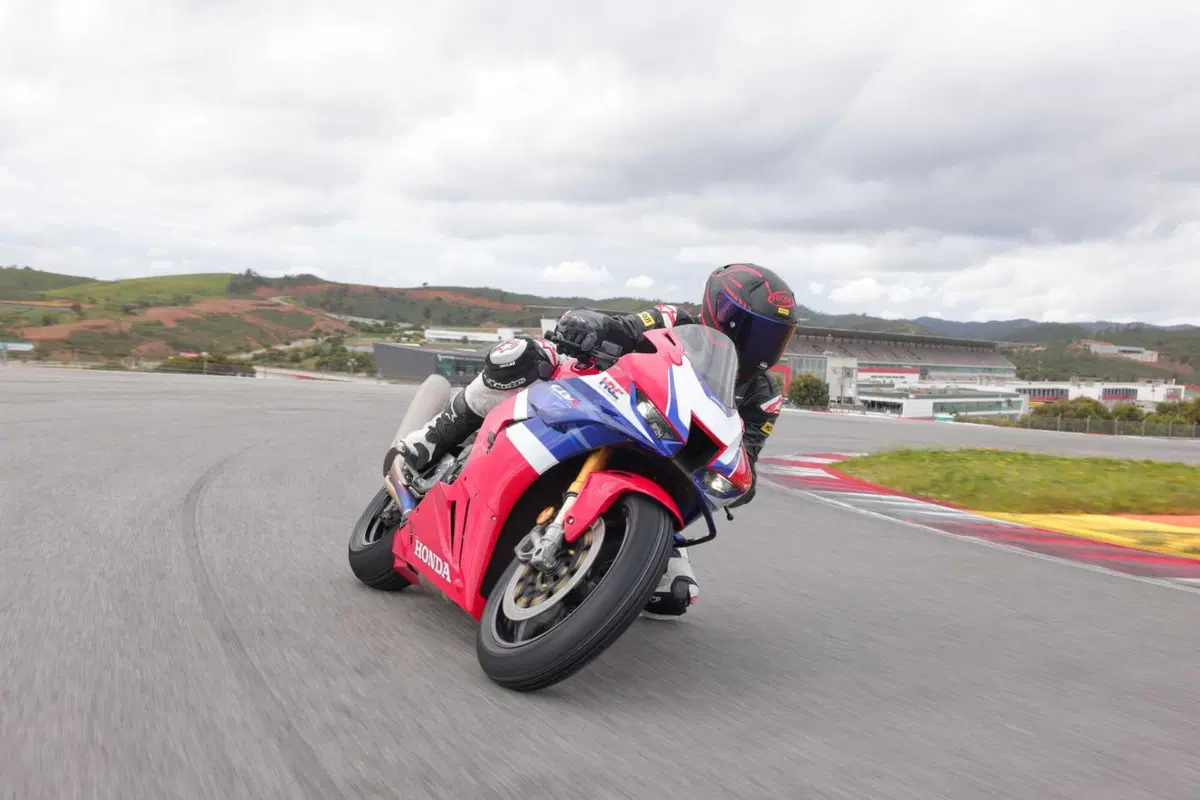 Honda CBR1000RR-R Fireblade SP: Rivoluzione silenziosa