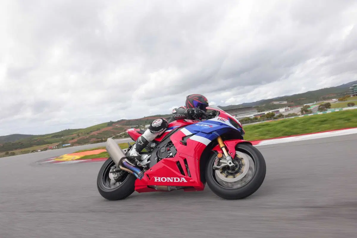 Honda CBR1000RR-R Fireblade SP: Rivoluzione silenziosa (3)