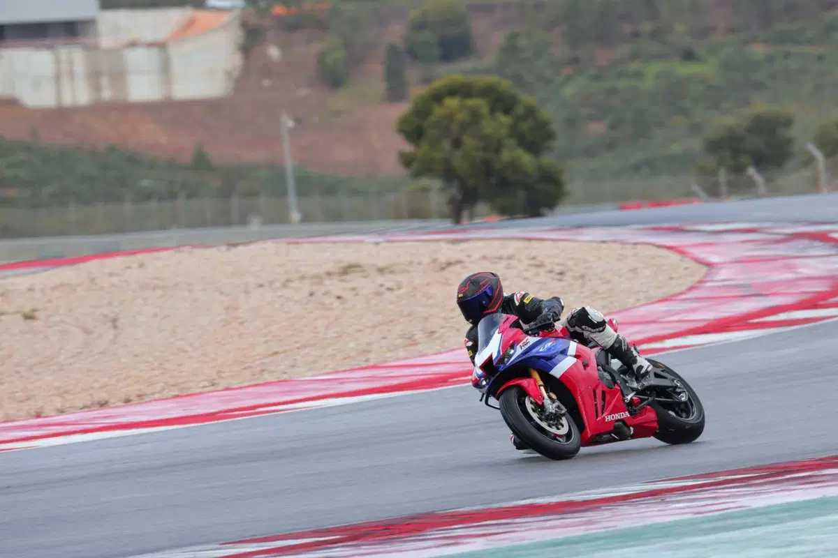 Honda CBR1000RR-R Fireblade SP: Rivoluzione silenziosa (6)