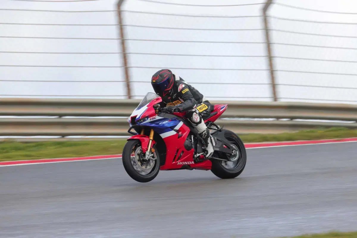 Honda CBR1000RR-R Fireblade SP: Rivoluzione silenziosa (7)