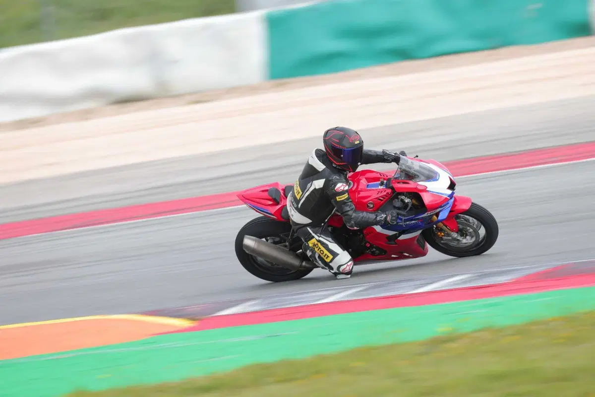 Honda CBR1000RR-R Fireblade SP: Rivoluzione silenziosa (10)
