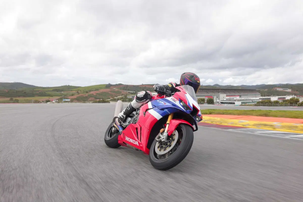 Honda CBR1000RR-R Fireblade SP: Rivoluzione silenziosa (12)